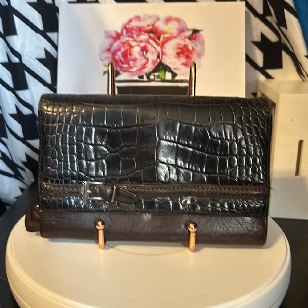 Brighten wallet/Crossbody missing strap